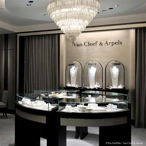 van chloe fine jewelry|van cleef jewelry store.